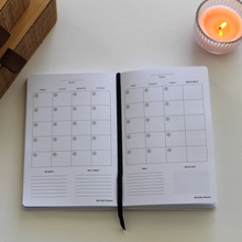 Load image into Gallery viewer, Black & White - A5 Daily Planner